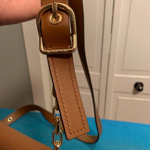 NWOT Michael Kors Brown Leather Cooper cross body - Picture 6 of 8